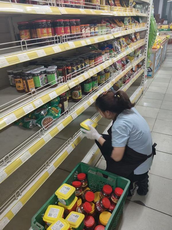 天惠超市青山店貨架布局調(diào)整與大掃除：優(yōu)化空間，提升購(gòu)物體驗(yàn)